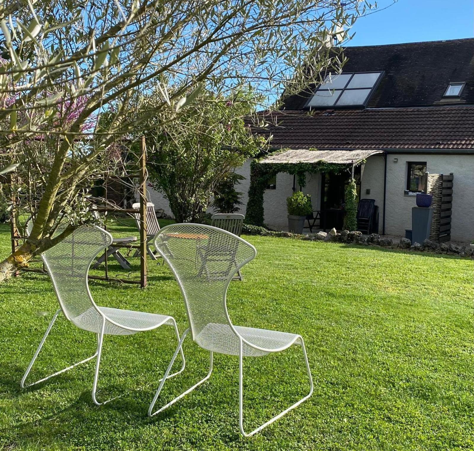 Gite Et Studios Les Barongeres Farges-les-Chalon Exterior foto