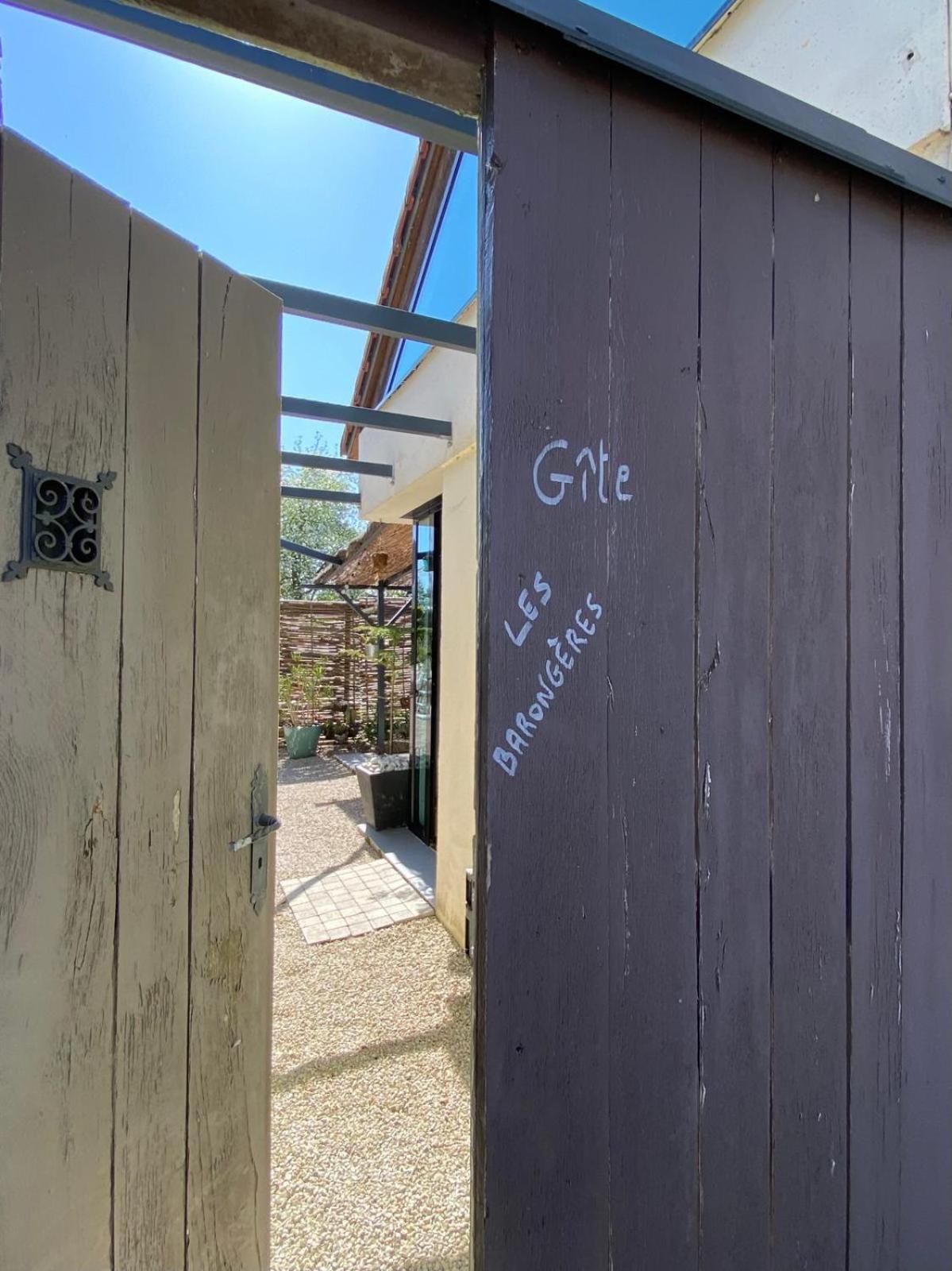 Gite Et Studios Les Barongeres Farges-les-Chalon Exterior foto